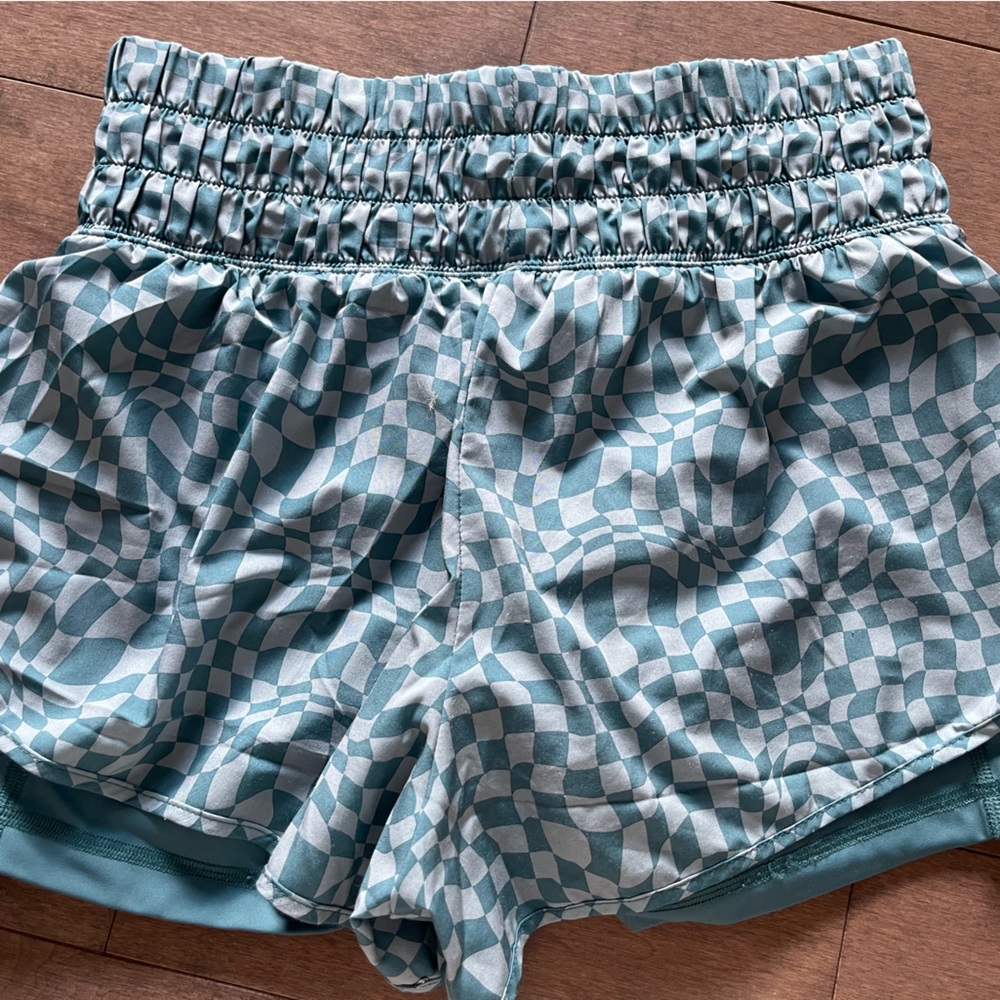 Lightweight sports shorts